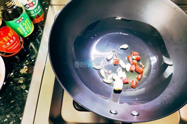 咸鱼烧花生的做法图解4