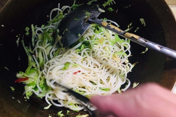 莲花菜鸡蛋炒米线的做法图解10