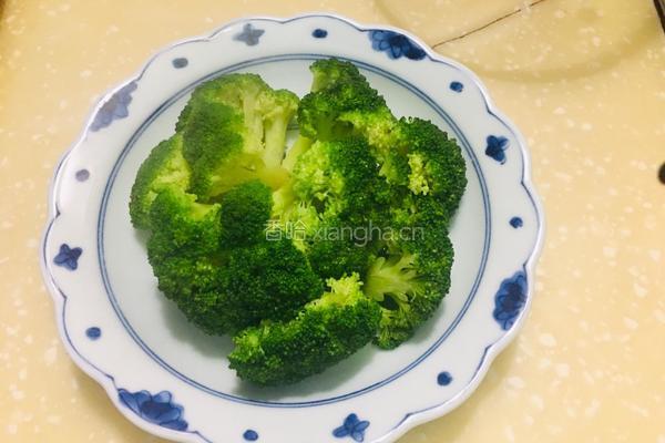 白灼西兰花的做法图解2