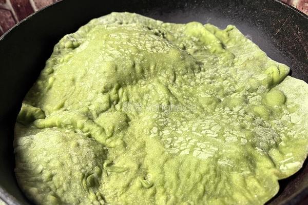 【春季养生菜】彩蔬薄脆饼的做法图解5