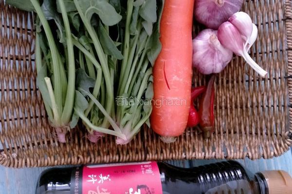 凉拌菠菜的做法图解1