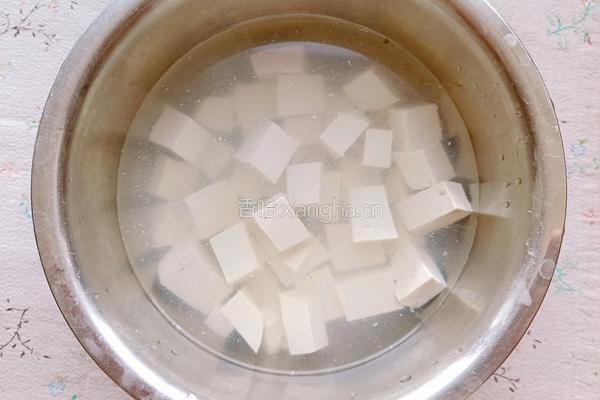 海鲜菇炖豆腐的做法图解2