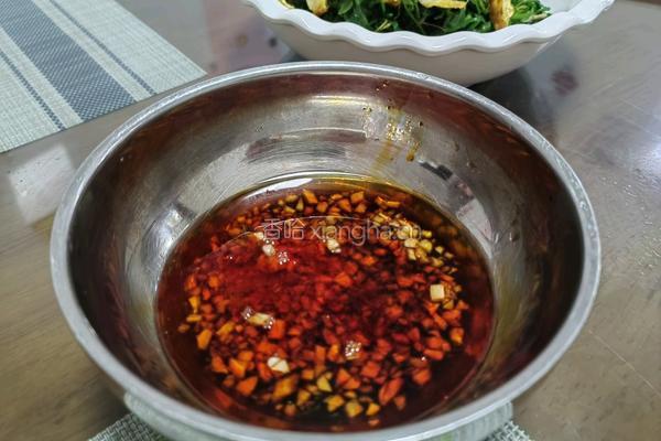 蒜泥蛋皮拌荠菜的做法图解8