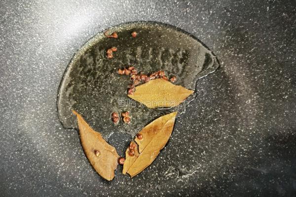香菇黄豆酱米线的做法图解5