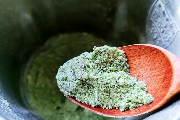 黑豆煎饼卷菜的做法图解2