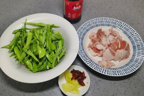 豆角炒肉的做法图解1