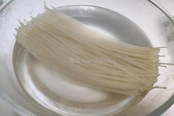 凉拌米线的做法图解1