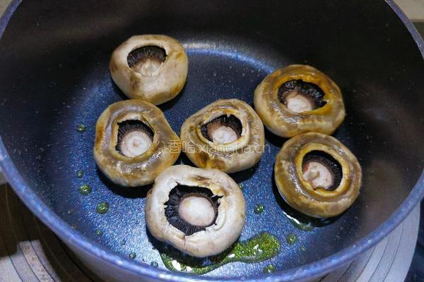 口蘑鲜汤的做法图解3