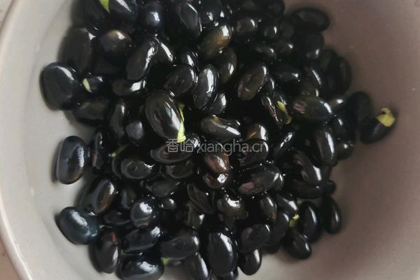 黑豆香菇小油菜的做法图解1
