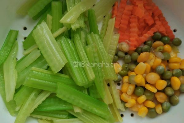 凉拌芹菜的做法图解6