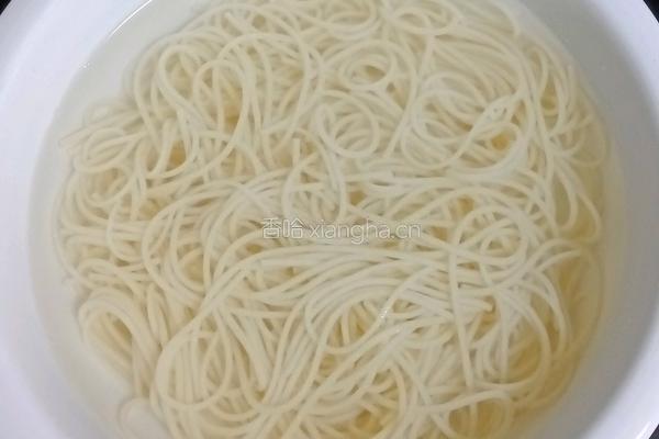 香菇酱米线的做法图解4