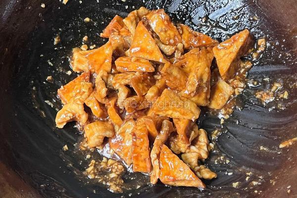 【春季“养肝”】鱼香豆腐烧肉的做法图解8