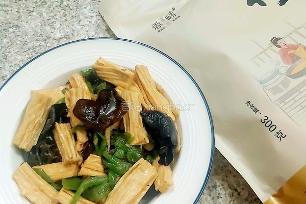 腐竹青椒炒木耳