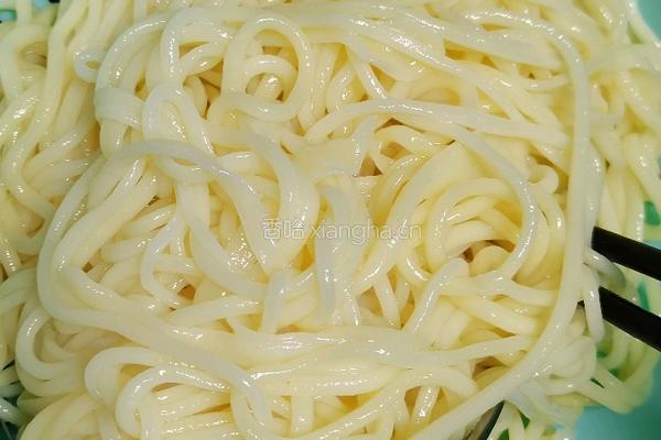 豆瓣酱素炒面的做法图解2