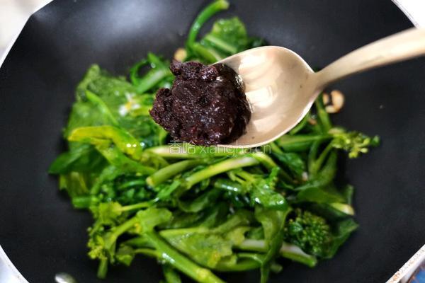 黄豆酱炒芥兰苗的做法图解4