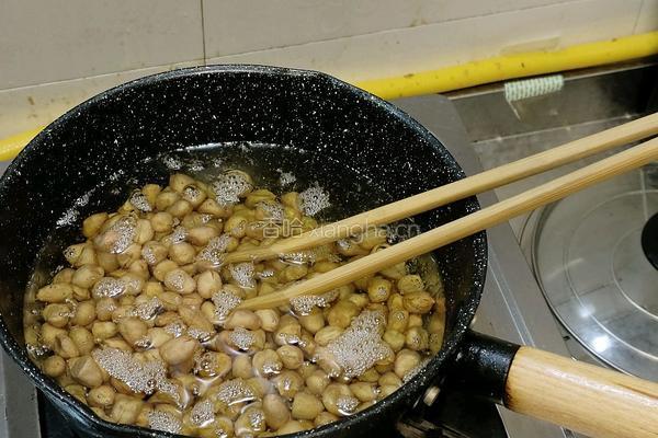 油炸花生米（椒盐）的做法图解3