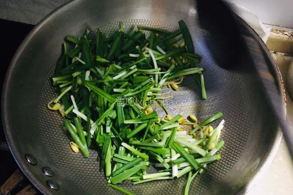 黄豆芽炒韭菜的做法图解8