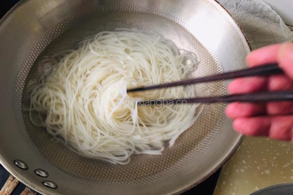酱香牛腩粉的做法图解3