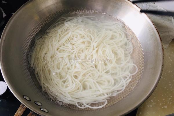 酱香牛腩粉的做法图解4