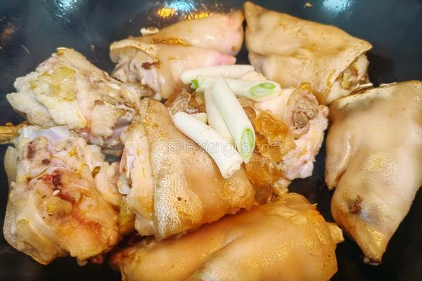 砂锅卤猪蹄的做法图解3