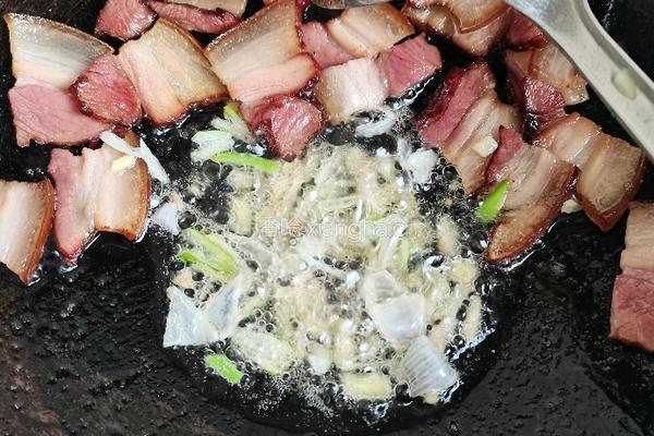 青蒜炒腊肉的做法图解5