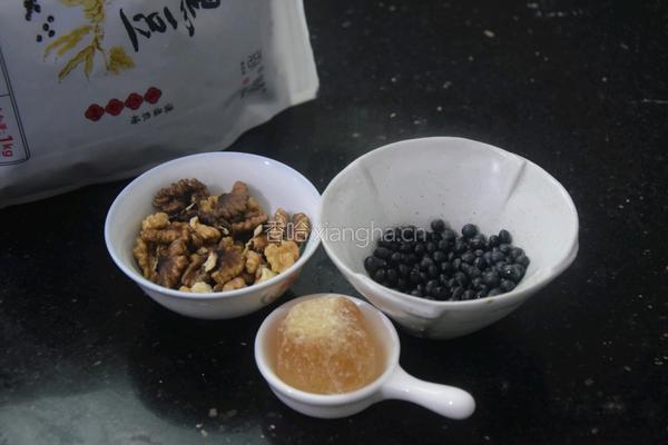 黑豆核桃饮的做法图解1