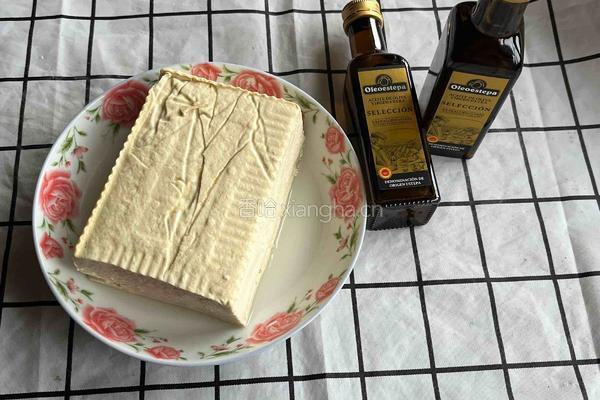 香椿拌豆腐的做法图解1
