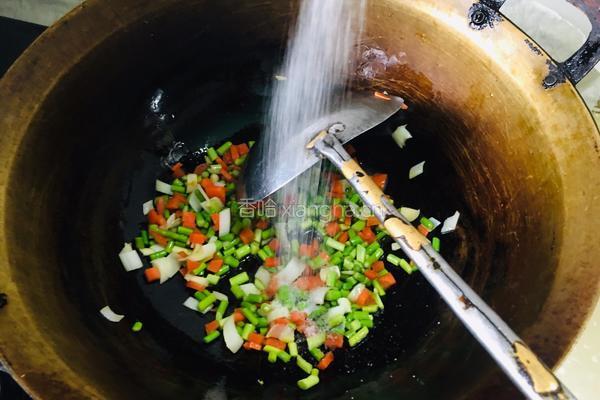 酱油炒饭的做法图解4