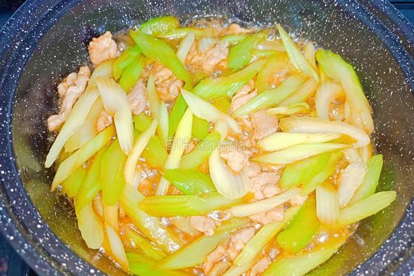 肉片炒芹菜的做法图解12