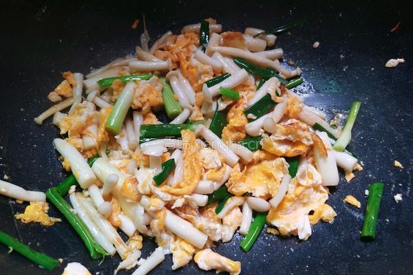 海鲜菇炒鸡蛋的做法图解11