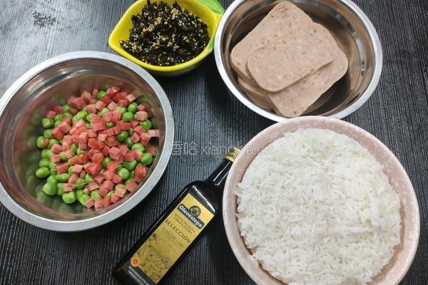 午餐肉饭团的做法图解1