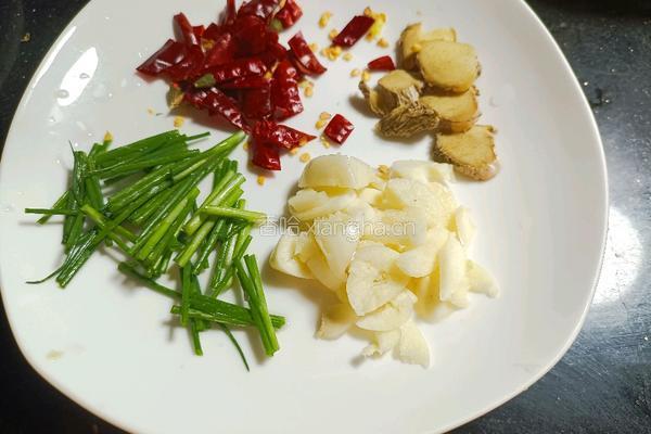 腊肉烧腊鱼的做法图解5
