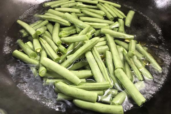 四季豆炒肉的做法图解7