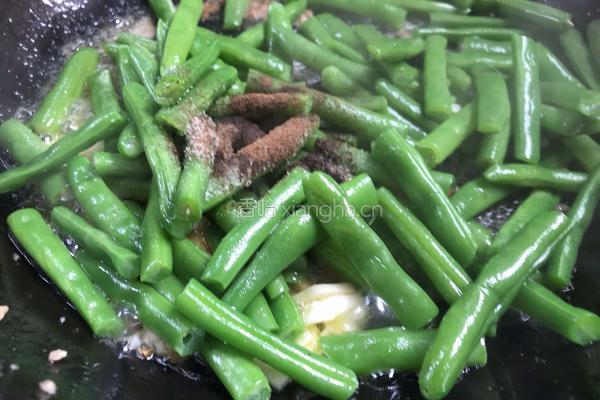 四季豆炒肉的做法图解10
