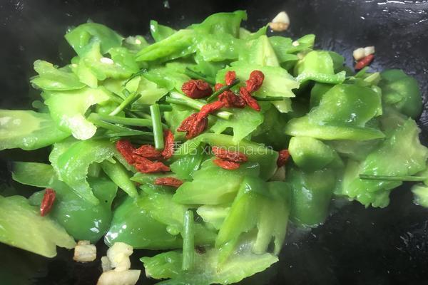 甜椒炒苦瓜的做法图解8