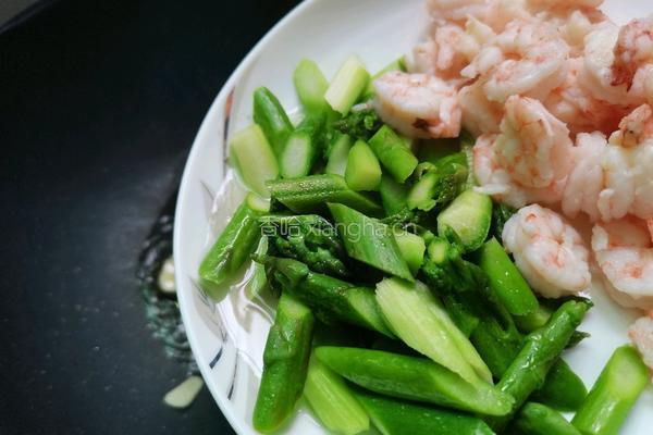 芦笋炒虾仁的做法图解10