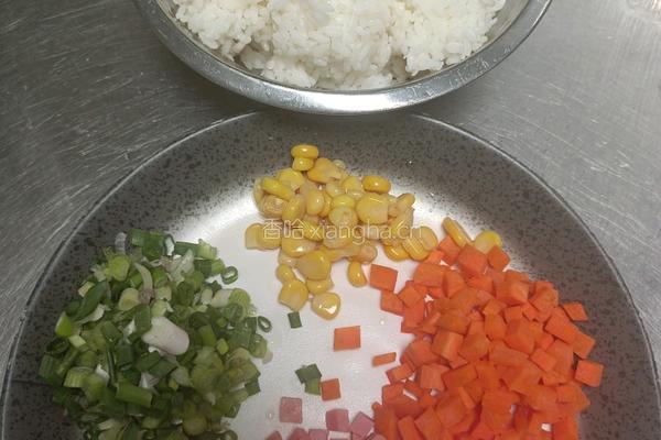蛋炒饭的做法图解1