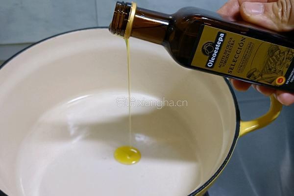 香菇鸡肉粥的做法图解1