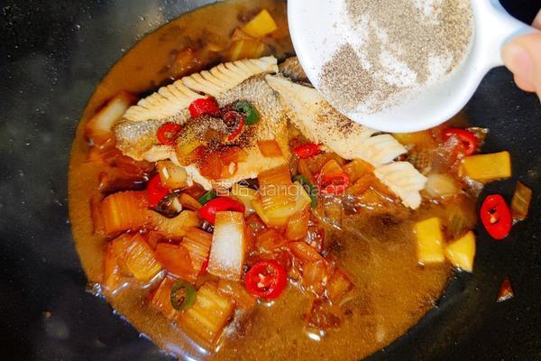 芹菜鲈鱼的做法图解11