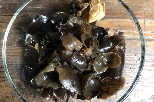 木耳炒花菜的做法图解3