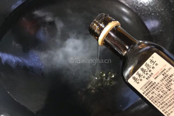 木耳炒花菜的做法图解6