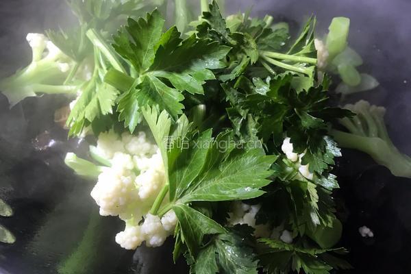 木耳炒花菜的做法图解10