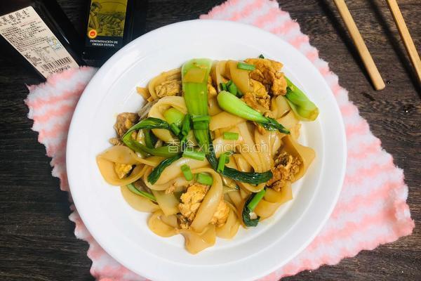 鸡蛋炒河粉