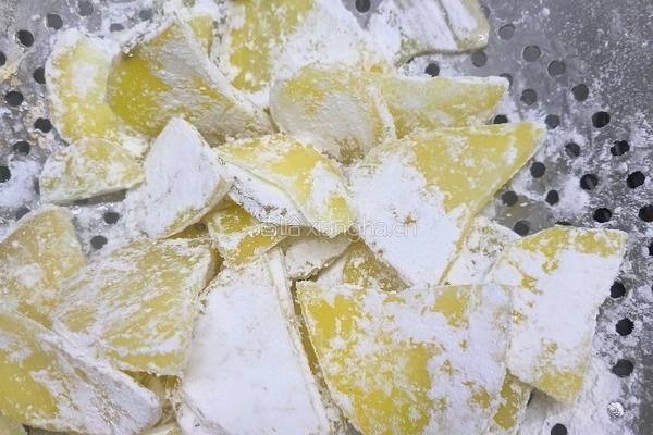干锅土豆片的做法图解2