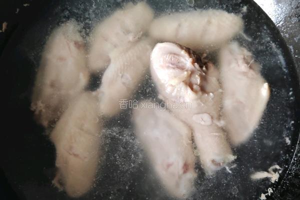 土豆红烧鸡翅的做法图解2