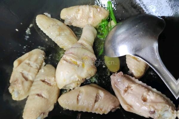 土豆红烧鸡翅的做法图解3