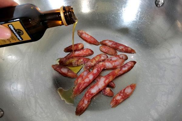 腊肠炒西兰花的做法图解3