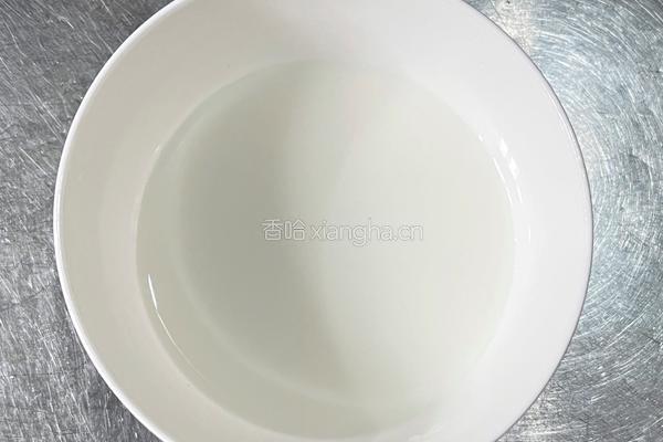 【春季养生菜】春笋白灼肉丝的做法图解2