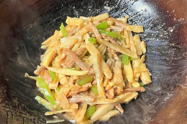 【春季养生菜】春笋白灼肉丝的做法图解8