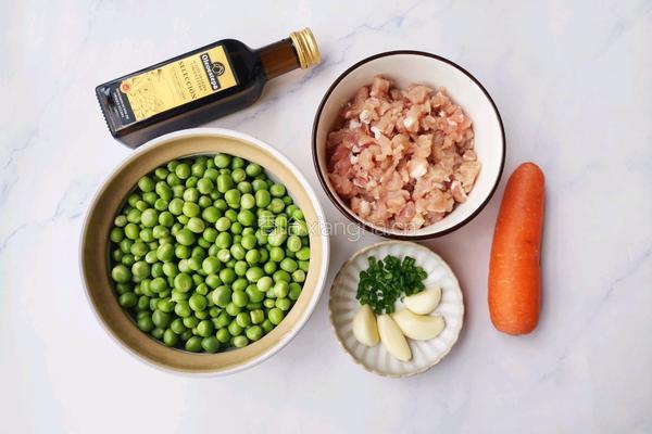 豌豆炒肉的做法图解1